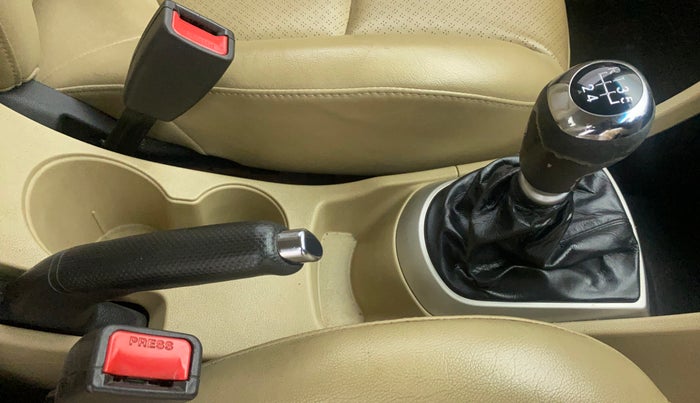 2012 Hyundai Verna FLUIDIC 1.6 VTVT SX, Petrol, Manual, 24,240 km, Gear Lever