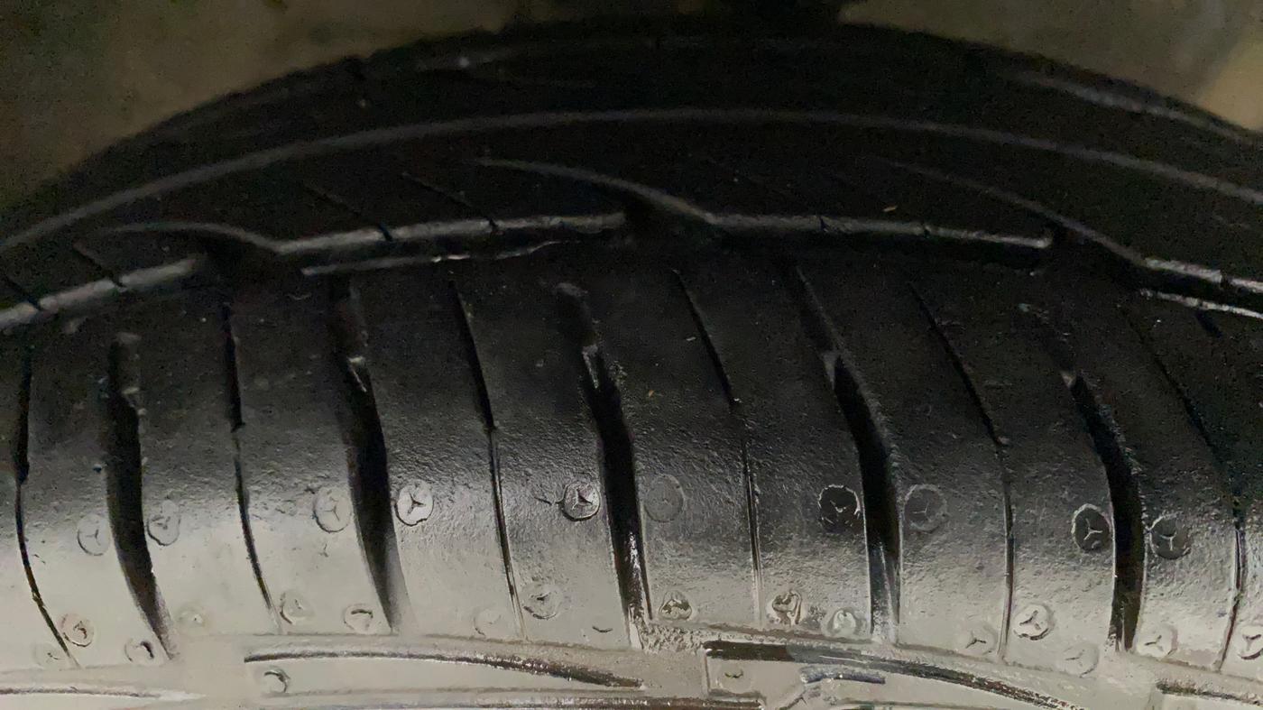 2017 Maruti Alto 800 VXI, Petrol, Manual, 60,734 km, Right Front Tyre Tread