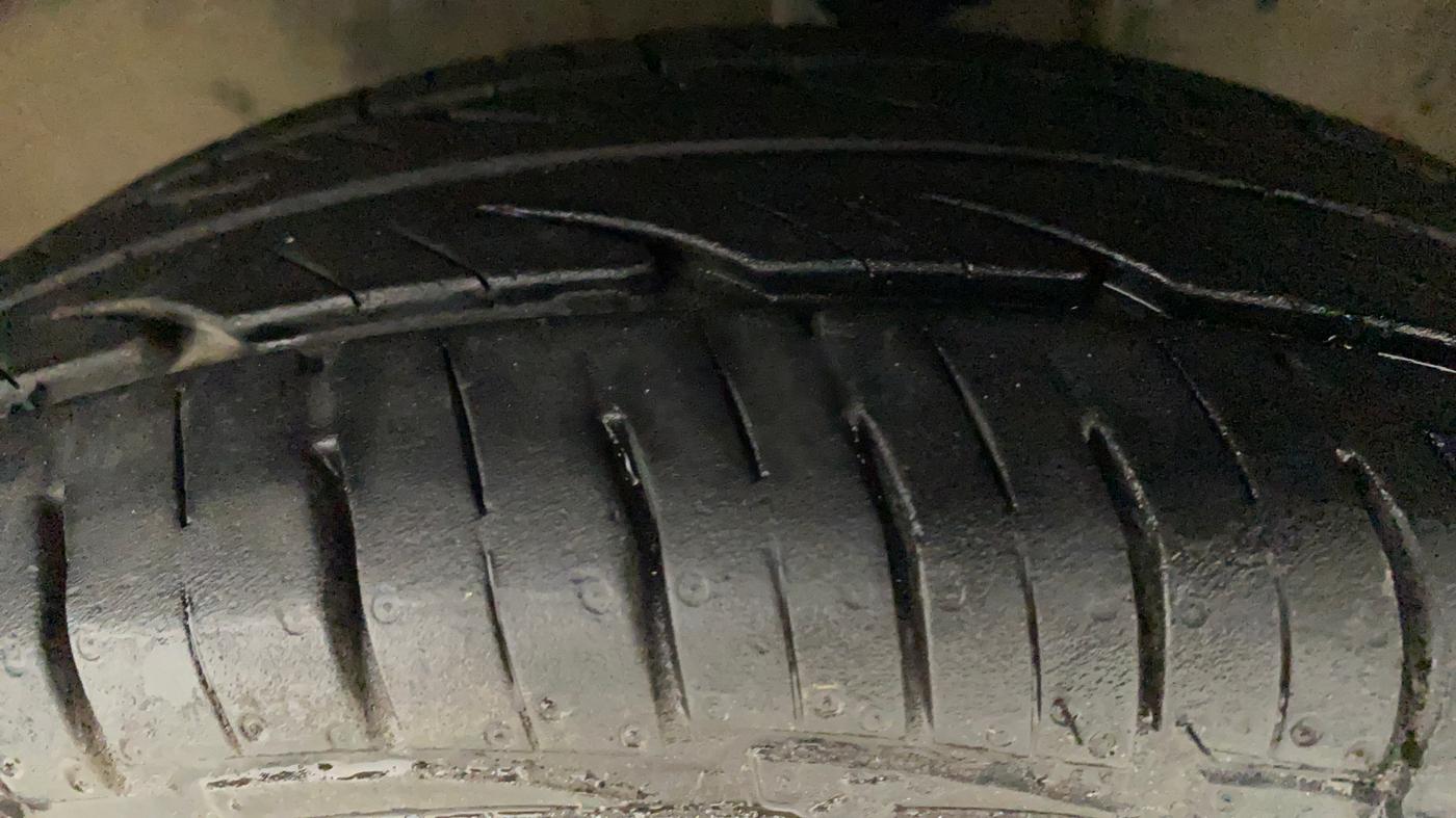 2017 Maruti Alto 800 VXI, Petrol, Manual, 60,734 km, Left Front Tyre Tread