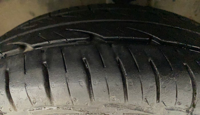 2017 Maruti Alto 800 VXI, Petrol, Manual, 60,734 km, Left Front Tyre Tread