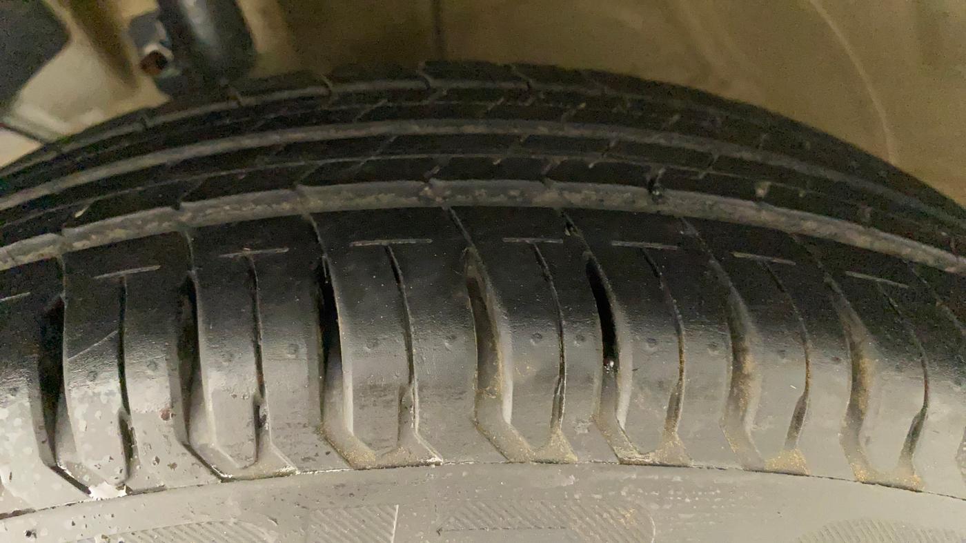 2023 Maruti Swift VXI CNG, CNG, Manual, 8,276 km, Left Front Tyre Tread