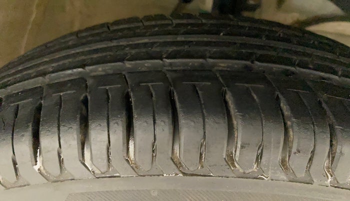 2023 Maruti Swift VXI CNG, CNG, Manual, 8,276 km, Right Front Tyre Tread
