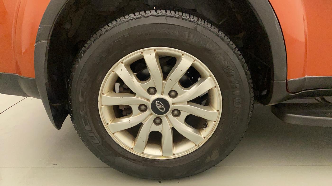 2016 Mahindra XUV500 W10 AT, Diesel, Automatic, 60,456 km, Right Rear Wheel
