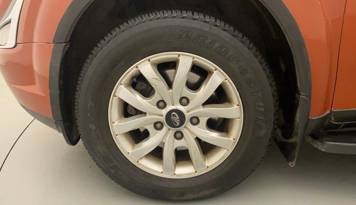 2016 Mahindra XUV500 W10 AT, Diesel, Automatic, 60,456 km, Left Front Wheel