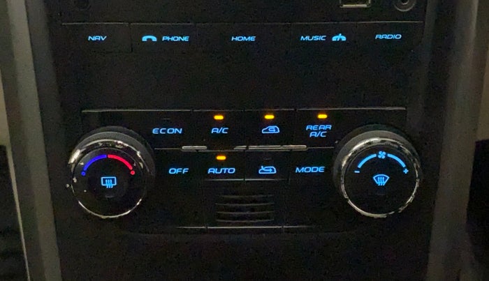 2016 Mahindra XUV500 W10 AT, Diesel, Automatic, 60,456 km, Automatic Climate Control
