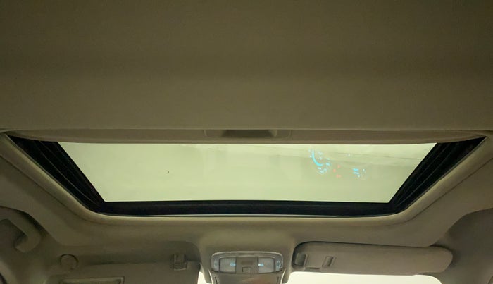 2016 Mahindra XUV500 W10 AT, Diesel, Automatic, 60,456 km, Moonroof/ Sunroof
