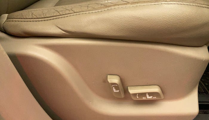 2016 Mahindra XUV500 W10 AT, Diesel, Automatic, 60,456 km, Driver Side Adjustment Panel