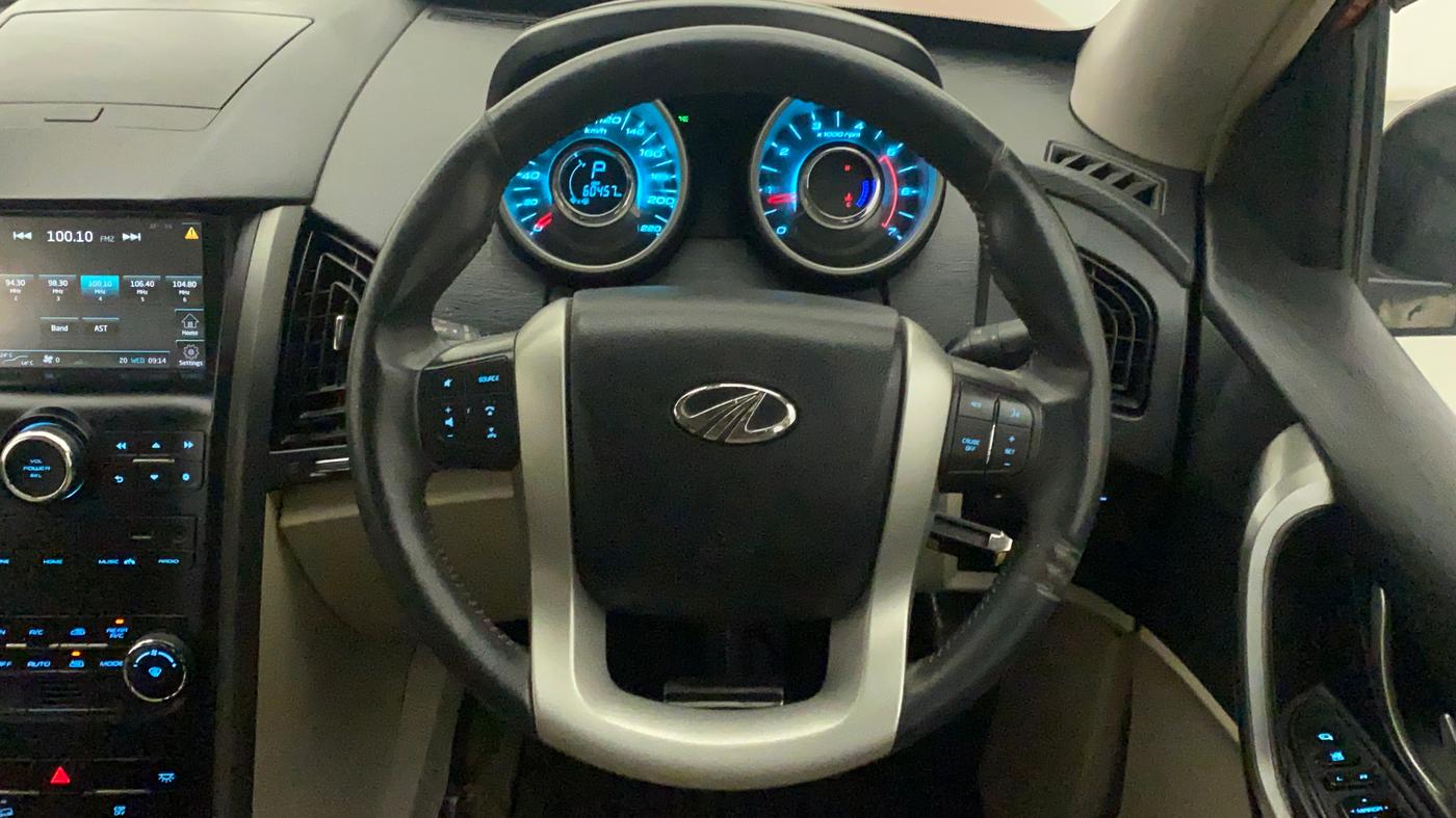 2016 Mahindra XUV500 W10 AT, Diesel, Automatic, 60,456 km, Steering Wheel Close Up