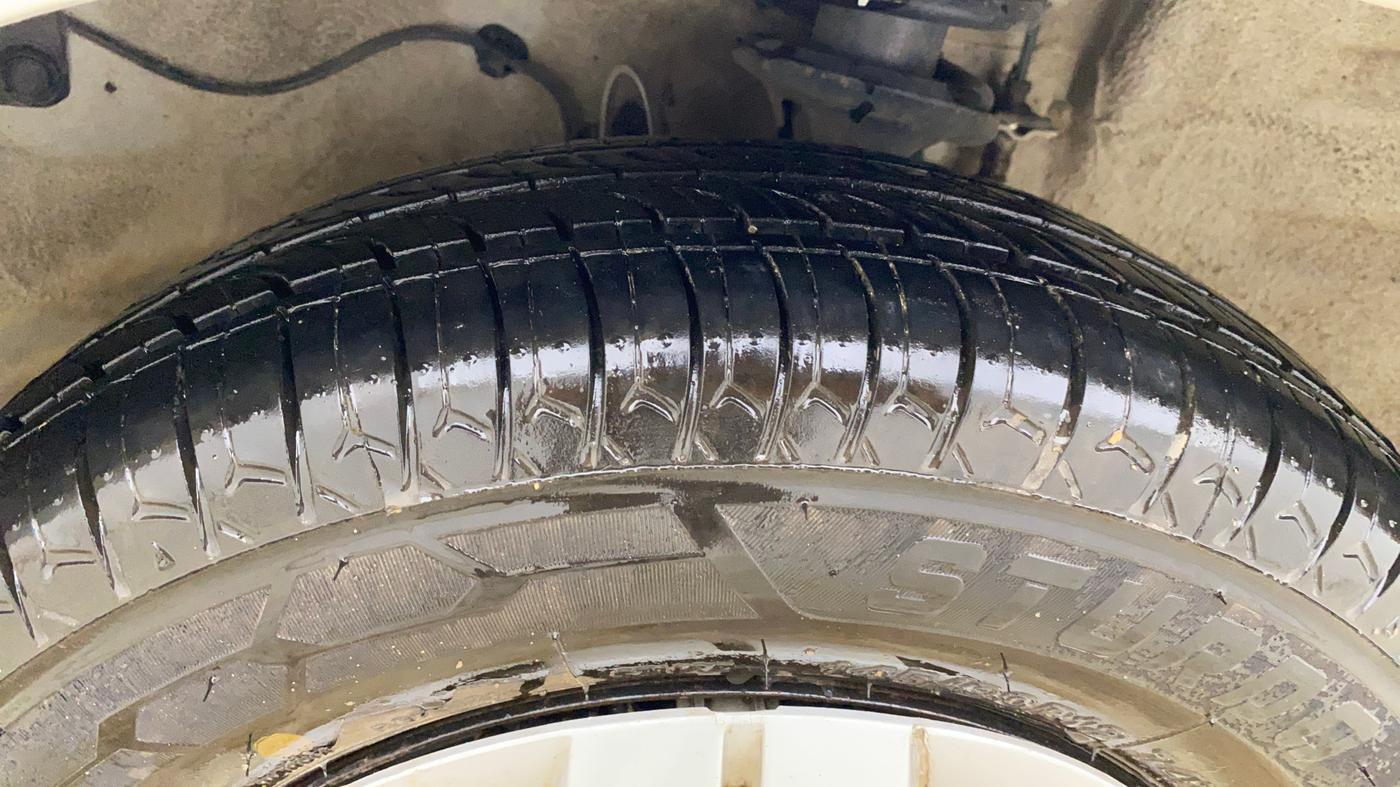 2020 Maruti Alto LXI, Petrol, Manual, 32,044 km, Left Front Tyre Tread