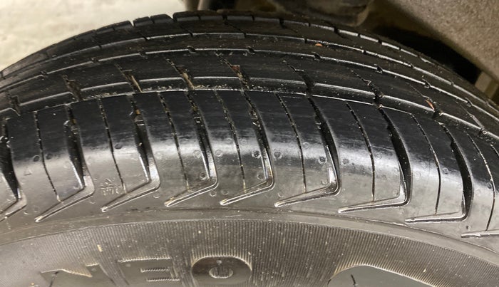 2021 Maruti Eeco 5 STR WITH A/C+HTR, Petrol, Manual, 60,024 km, Right Rear Tyre Tread