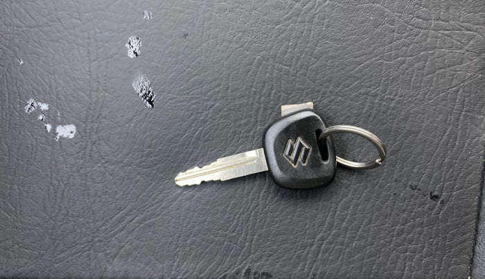 2021 Maruti Eeco 5 STR WITH A/C+HTR, Petrol, Manual, 60,024 km, Key Close Up