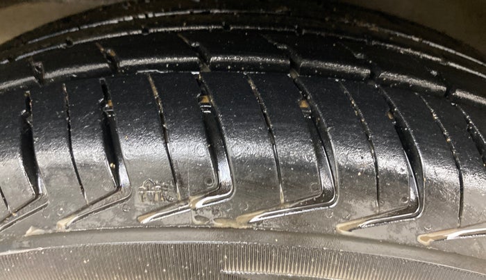 2021 Maruti Eeco 5 STR WITH A/C+HTR, Petrol, Manual, 60,024 km, Left Front Tyre Tread