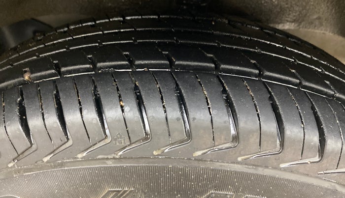 2021 Maruti Eeco 5 STR WITH A/C+HTR, Petrol, Manual, 60,024 km, Right Front Tyre Tread