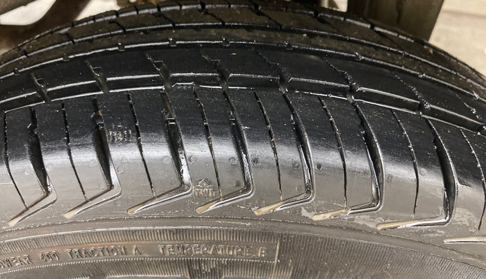 2021 Maruti Eeco 5 STR WITH A/C+HTR, Petrol, Manual, 60,024 km, Left Rear Tyre Tread