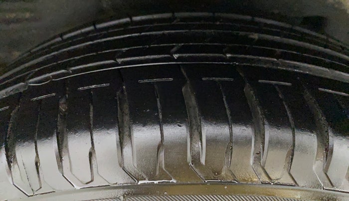 2012 Toyota Corolla Altis GL, Petrol, Manual, Right Rear Tyre Tread