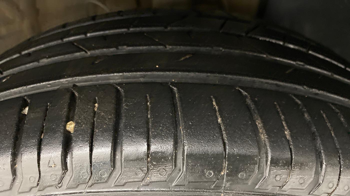 2020 Hyundai VENUE 1.0 TURBO GDI SX+ AT, Petrol, Automatic, 12,915 km, Right Front Tyre Tread