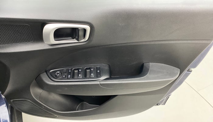 2020 Hyundai VENUE 1.0 TURBO GDI SX+ AT, Petrol, Automatic, 12,915 km, Driver Side Door Panels Control