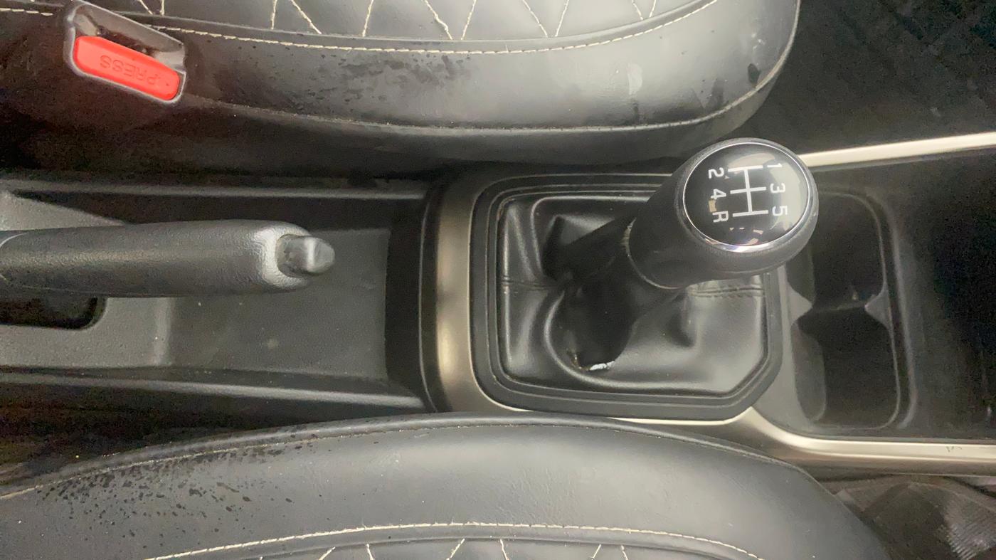 2018 Maruti IGNIS SIGMA 1.2, Petrol, Manual, 1,12,068 km, Gear Lever