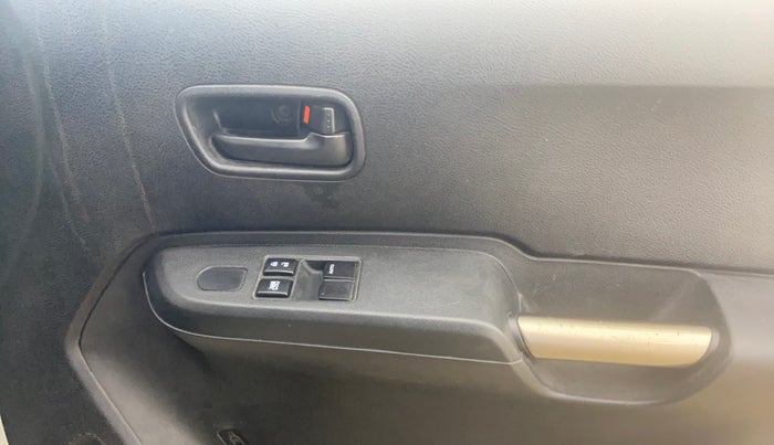 2018 Maruti IGNIS SIGMA 1.2, Petrol, Manual, 1,11,990 km, Driver Side Door Panels Control