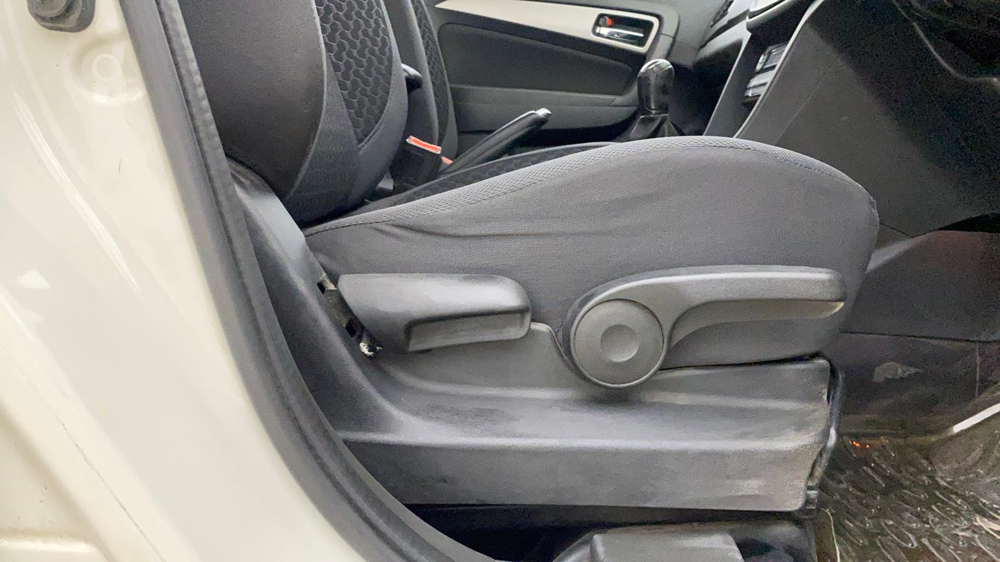 2018 Maruti Vitara Brezza ZDI PLUS, Diesel, Manual, 1,48,070 km, Driver Side Adjustment Panel