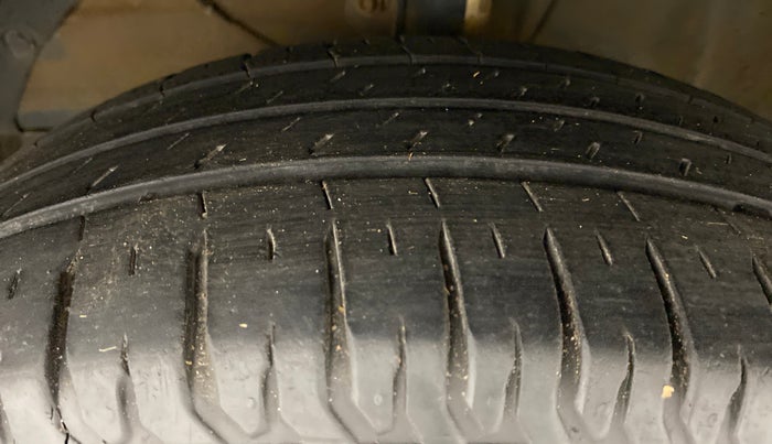2021 Maruti XL6 ZETA SHVS, Petrol, Manual, 28,307 km, Left Front Tyre Tread