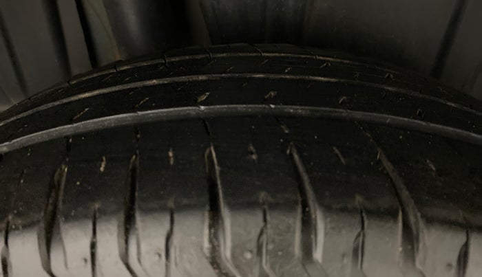2021 Maruti XL6 ZETA SHVS, Petrol, Manual, 28,307 km, Right Rear Tyre Tread