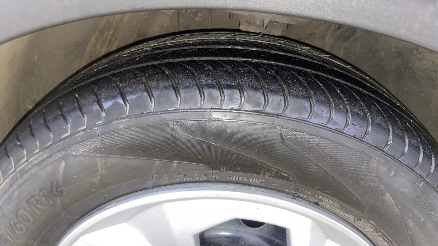 2023 MG ASTOR STYLE 1.5 MT, Petrol, Manual, 42,562 km, Right Front Tyre Tread