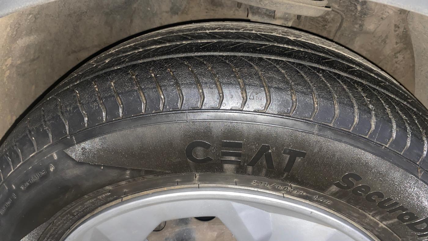 2023 MG ASTOR STYLE 1.5 MT, Petrol, Manual, 42,562 km, Left Front Tyre Tread
