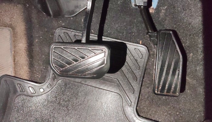 2020 Maruti XL6 ALPHA AT, Petrol, Automatic, 68,307 km, Pedals