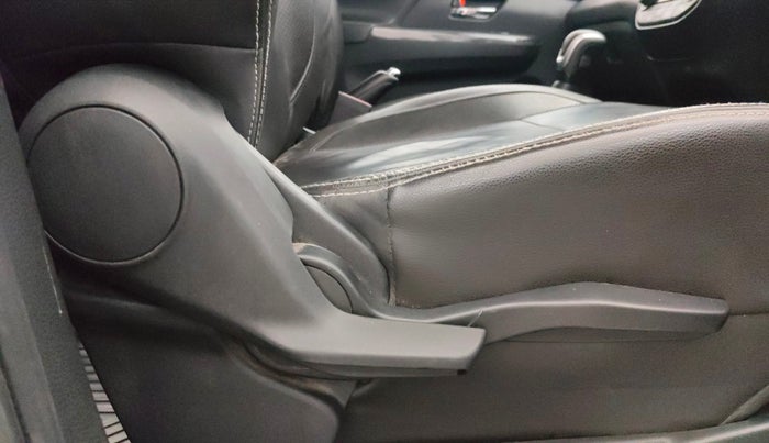 2020 Maruti XL6 ALPHA AT, Petrol, Automatic, 68,307 km, Driver Side Adjustment Panel