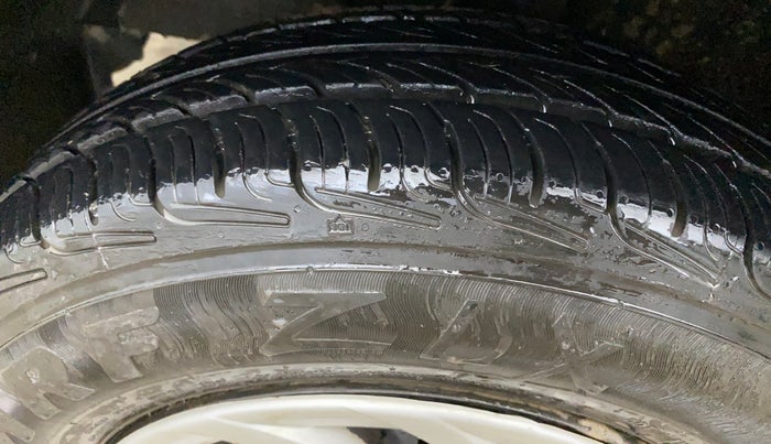 2019 Maruti Swift VXI, CNG, Manual, 1,08,332 km, Left Front Tyre Tread