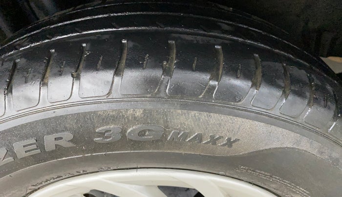 2019 Maruti Swift VXI, CNG, Manual, 1,08,332 km, Right Rear Tyre Tread