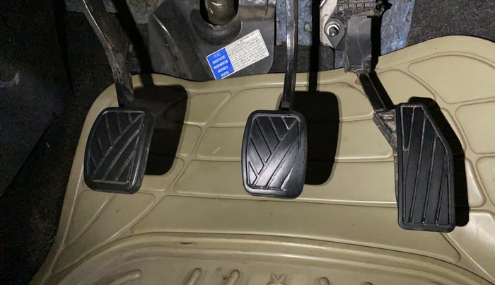 2019 Maruti Swift VXI, CNG, Manual, 1,08,332 km, Pedals