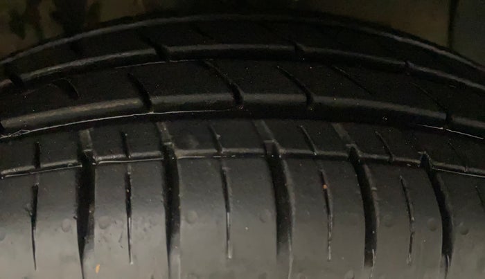 2023 Hyundai GRAND I10 NIOS ERA 1.2 KAPPA VTVT, Petrol, Manual, 6,653 km, Right Front Tyre Tread