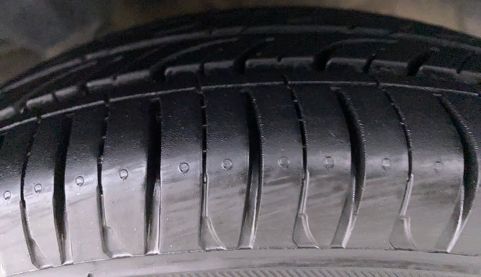 2015 Hyundai Eon ERA PLUS, Petrol, Manual, 60,837 km, Right Front Tyre Tread
