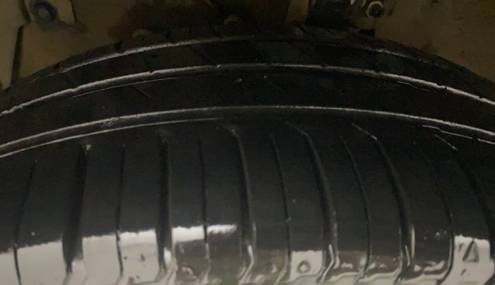 2014 Maruti Swift Dzire ZDI, Diesel, Manual, 60,786 km, Left Front Tyre Tread