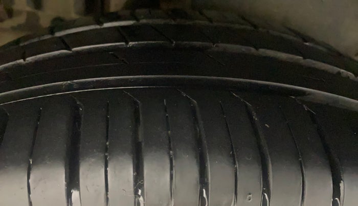 2014 Maruti Swift Dzire ZDI, Diesel, Manual, 60,786 km, Right Rear Tyre Tread