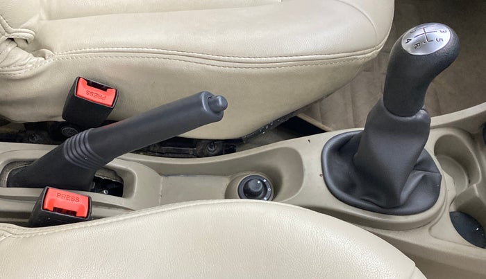 2013 Nissan Terrano XL OPT 85 PS, Diesel, Manual, 97,440 km, Gear Lever