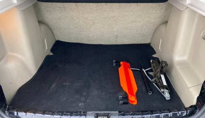 2013 Nissan Terrano XL OPT 85 PS, Diesel, Manual, 97,440 km, Boot Inside