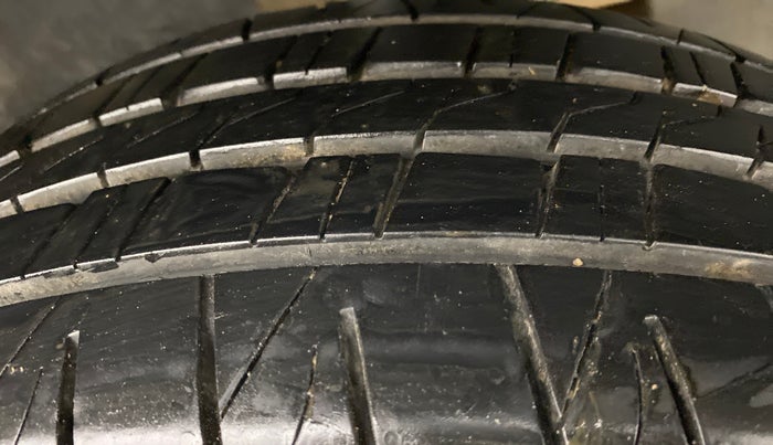 2013 Nissan Terrano XL OPT 85 PS, Diesel, Manual, 97,440 km, Left Rear Tyre Tread