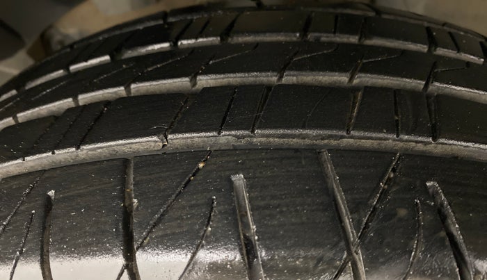 2013 Nissan Terrano XL OPT 85 PS, Diesel, Manual, 97,440 km, Right Front Tyre Tread