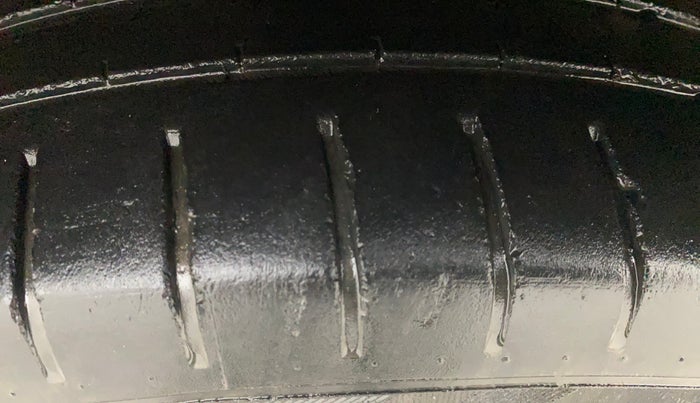 2016 Hyundai Elite i20 ASTA 1.2 (O), Petrol, Manual, 1,03,768 km, Left Front Tyre Tread