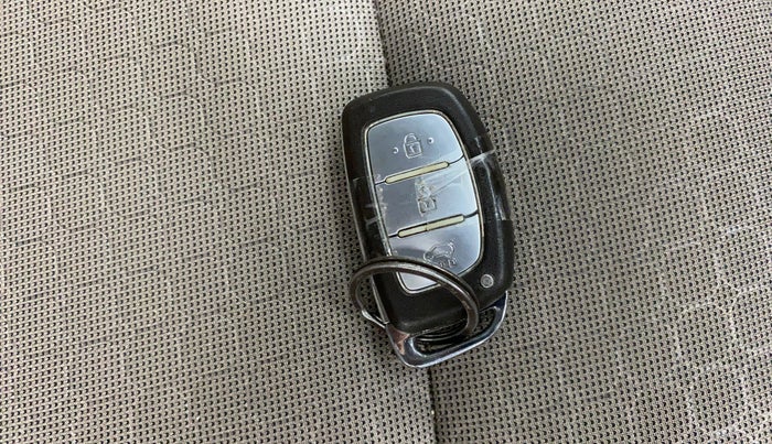 2016 Hyundai Elite i20 ASTA 1.2 (O), Petrol, Manual, 1,03,768 km, Key Close Up