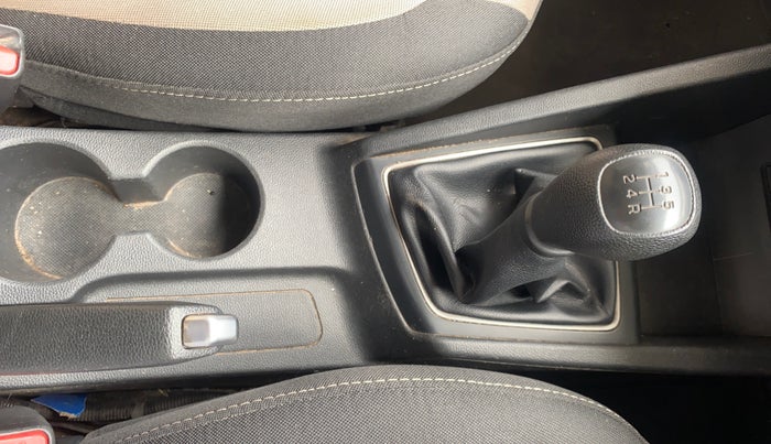 2016 Hyundai Elite i20 ASTA 1.2 (O), Petrol, Manual, 1,03,768 km, Gear Lever