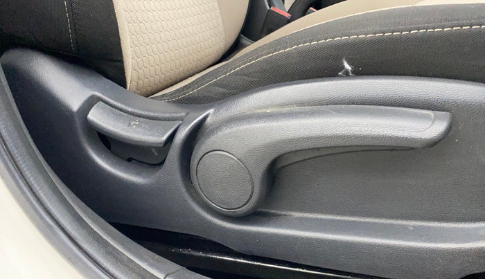 2016 Hyundai Elite i20 ASTA 1.2 (O), Petrol, Manual, 1,03,768 km, Driver Side Adjustment Panel