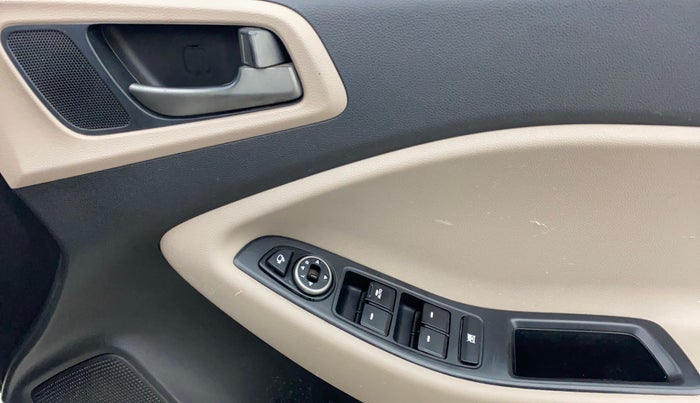 2016 Hyundai Elite i20 ASTA 1.2 (O), Petrol, Manual, 1,03,768 km, Driver Side Door Panels Control