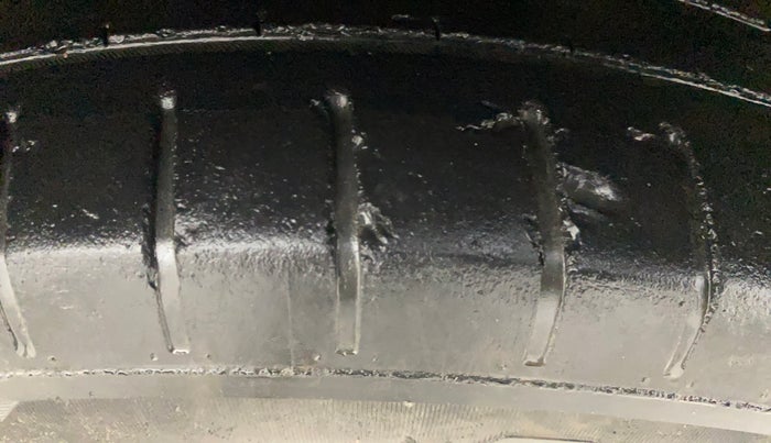 2016 Hyundai Elite i20 ASTA 1.2 (O), Petrol, Manual, 1,03,768 km, Right Front Tyre Tread