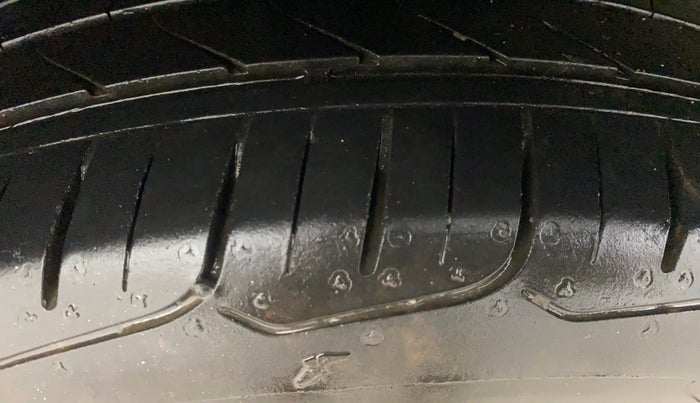 2016 Hyundai Elite i20 ASTA 1.2 (O), Petrol, Manual, 1,03,768 km, Right Rear Tyre Tread