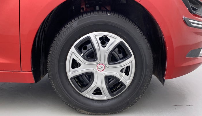 2021 Tata ALTROZ XE 1.2, Petrol, Manual, 8,569 km, Right Front Wheel