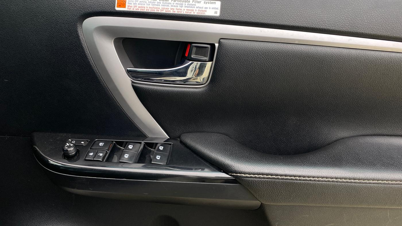 2023 Toyota Fortuner 4X2 AT 2.8 DIESEL, Diesel, Automatic, 50,235 km, Driver Side Door Panels Control